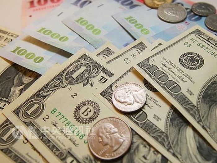 U.S. dollar closes higher on Taipei forex market | Eye On ...